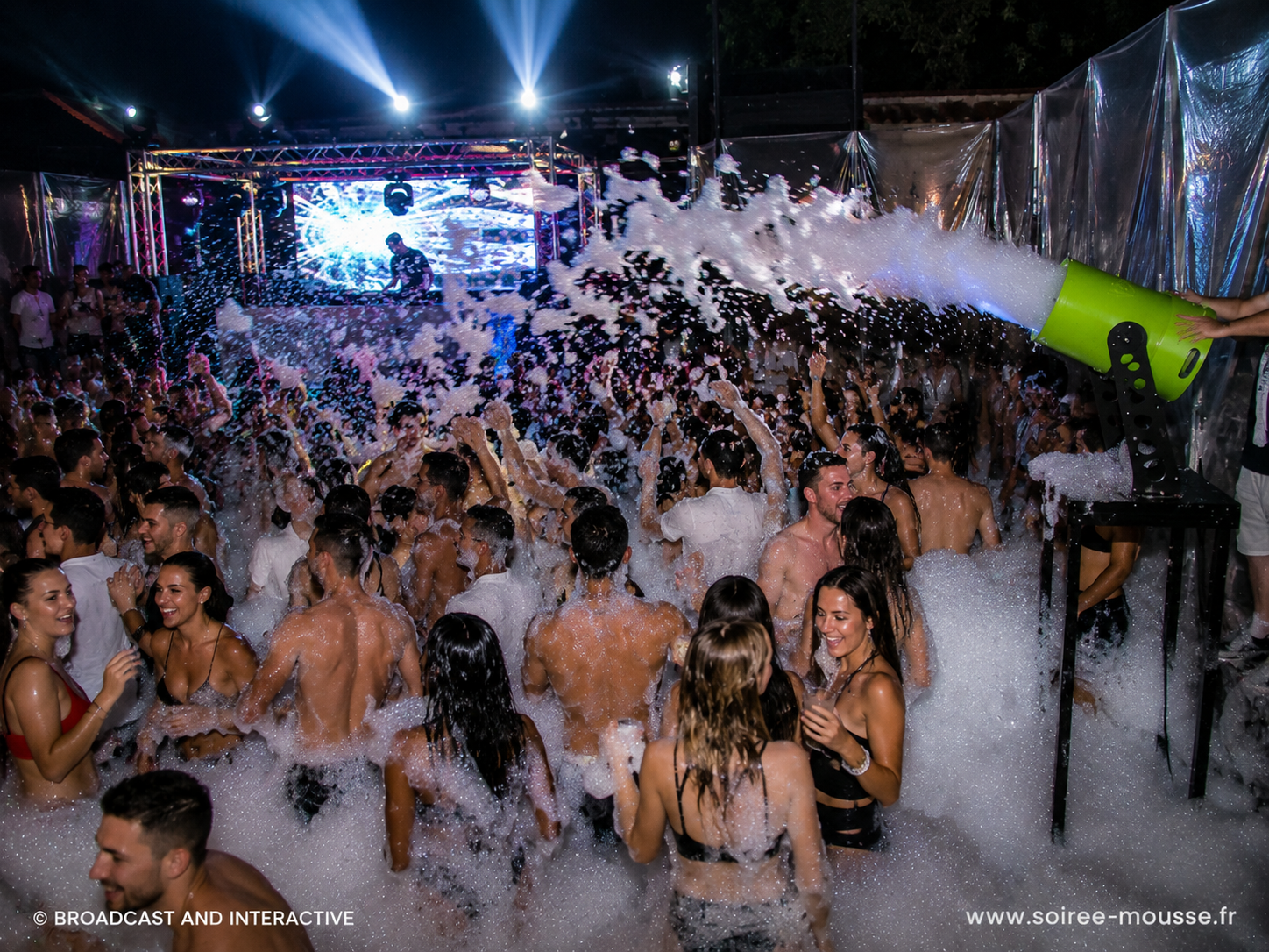 Discothèque soirée mousse